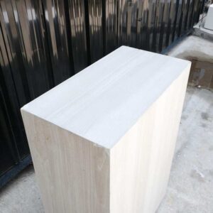 4层木制品架子，多用途木架子，灰色木纹，黑色木底座