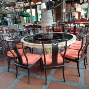 真正的柚木椅子餐厅椅子,橙色布垫,酒店工作