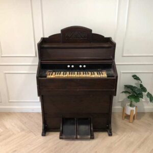 古董钢琴，胡桃木色，欧洲德国制造。