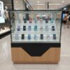 珠宝柜、玻璃柜展示产品电话展示柜滑动玻璃门木质框架，黑色顶部