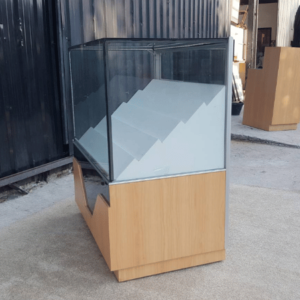 珠宝柜、玻璃柜展示产品电话展示柜滑动玻璃门木质框架，黑色顶部