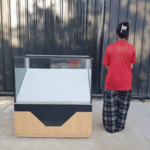 珠宝柜、玻璃柜展示产品电话展示柜滑动玻璃门木质框架，黑色顶部