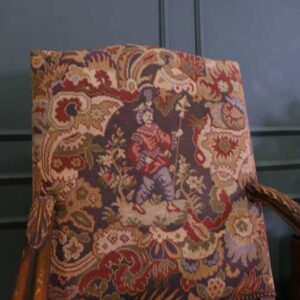 雕刻椅子，路易风格，男士花卉图案布艺坐垫。欧洲的作品来自德国。