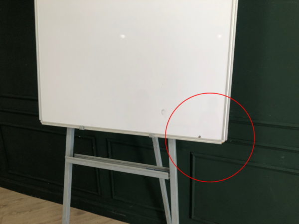 活动挂图 80 x 100 厘米。白板。
