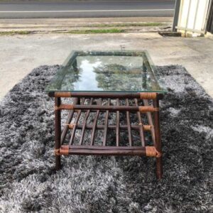 藤制中心桌，玻璃顶