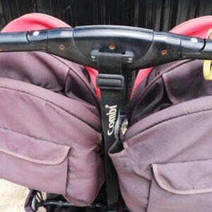 双人婴儿车带蚊帐的双胞胎婴儿推车，Combi 品牌，360 度车轮