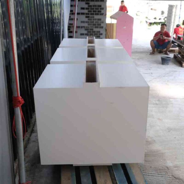 大型木制产品架组，2 个侧面，每侧 3 个隔间/每个隔间 3 个架子（有白色和黑色可供选择）