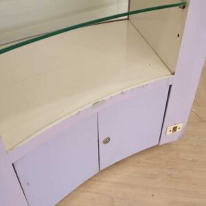 珠宝柜，弧形玻璃产品展示柜，紫色，无门盖玻璃隔间。