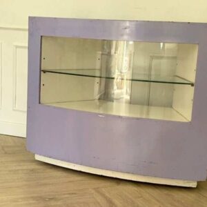 珠宝柜，弧形玻璃产品展示柜，紫色，无门盖玻璃隔间。