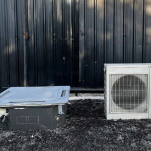 四向空调，大金品牌，型号 FCRN30FXV1S，尺寸 30,000 BTU。
