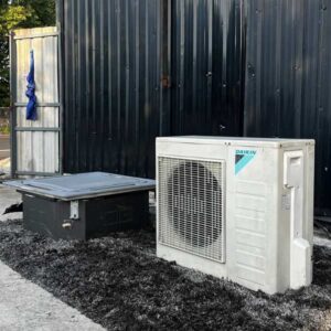 四向空调，大金品牌，型号 FCRN30FXV1S，尺寸 30,000 BTU。