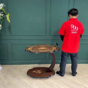 带轮餐桌, 木质框架, 棕色