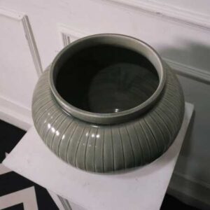 青瓷没有盖子。