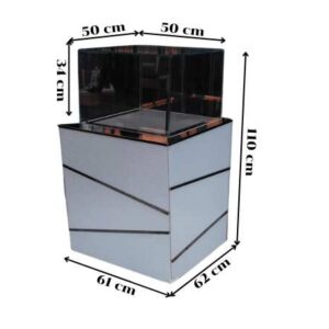 珠宝柜、玻璃柜展示产品底座采用不锈钢刻花玻璃图案设计，有一个带有 1 个灰色石纹门的储物柜。