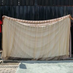 房间里的一套窗帘，3层，大遮光窗帘，来自五星级酒店。