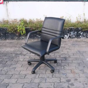 真皮办公椅，波浪靠背，带扶手工作椅