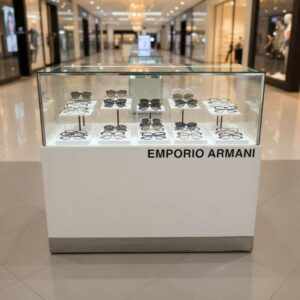 珠宝柜，玻璃产品展示柜，有2个开门，白色木框，玻璃边缘有LED灯。