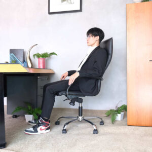 办公椅高大的黑色皮椅