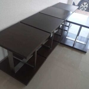 方形边桌，木质桌面，不锈钢腿。