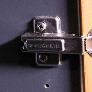 带 2 门的高文件柜，Rockworth 品牌。