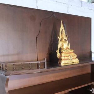 2层木质展示柜，玻璃顶，5扇门，4个抽屉，柚木与柚木胶合板混合。