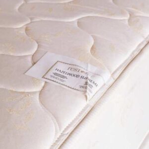 带底座 5 英尺床垫，品牌 RESTONIC，型号 HAZELWOOD SUPREME