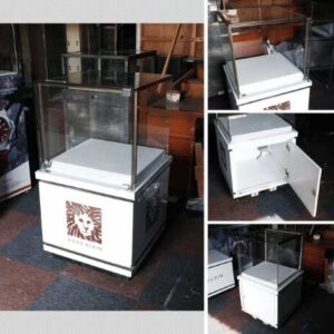 珠宝柜、玻璃柜展示产品方形可打开的玻璃门,白色木底座