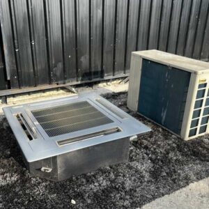 四向空调，大金品牌，型号 RN18CXV1S2，尺寸 18,000 BTU。