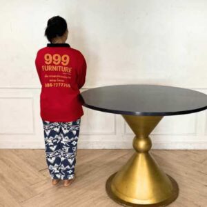 圆桌，不锈钢腿，金色，黑色木顶。