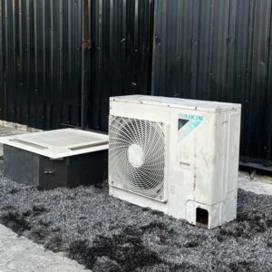 四向空调，大金品牌，型号 FHC24NUV2S，尺寸 24,000 BTU。