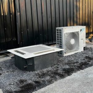 四向空调，大金品牌，型号 FHC24NUV2S，尺寸 24,000 BTU。