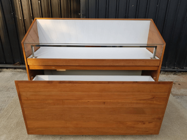 玻璃展示柜，2 个抽屉，柚木，棕色