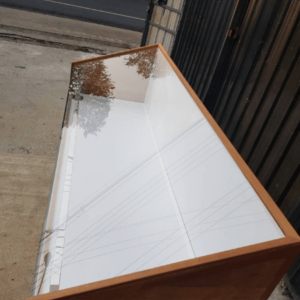 玻璃展示柜，2 个抽屉，柚木，棕色