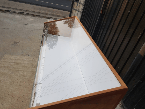 玻璃展示柜，2 个抽屉，柚木，棕色
