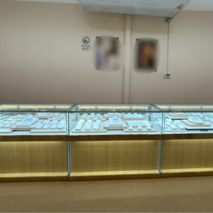 玻璃展示柜，木质框架，风格简洁大方