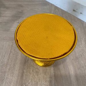 呈献给陛下的托盘，呈献给皇室的金托盘，呈献给皇室的金托盘