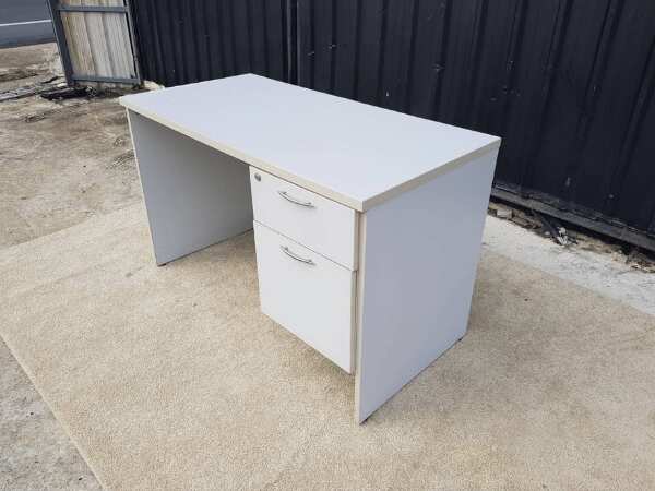 带 2 个抽屉的书桌 120 x 60 厘米