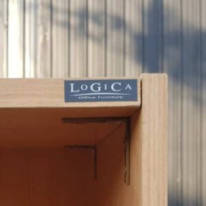 高文件柜，木制框架，Logica 品牌
