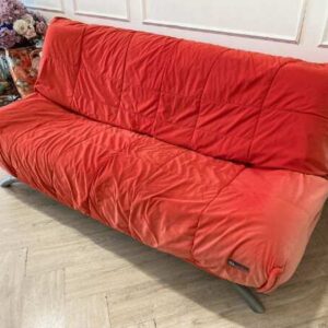 双人沙发床，红色布艺靠垫，Serta 品牌