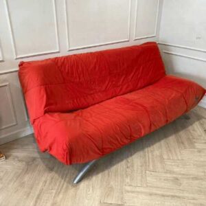 双人沙发床，红色布艺靠垫，Serta 品牌