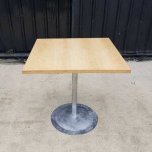 木桌，钢腿，75x75 厘米