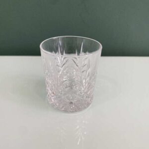 日本豪雅水晶出品的短款切割水晶威士忌酒杯。