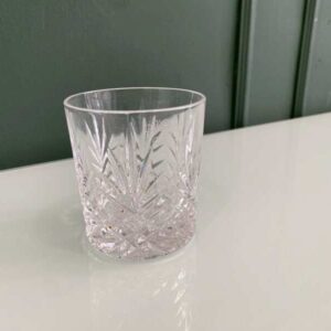 日本豪雅水晶出品的短款切割水晶威士忌酒杯。