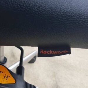 办公椅，钢制椅腿，真皮座椅，黑色椅背，Rockworth品牌。