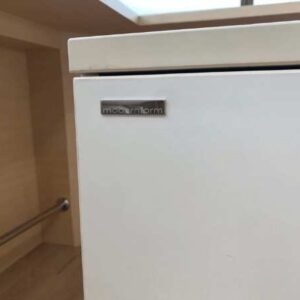 双门文件柜，木质框架，灰色，Modernform 品牌