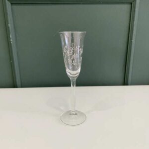 来自 Source Perrier 系列的水果形香槟杯，杯口饰有藤蔓图案，嵌套式设计。