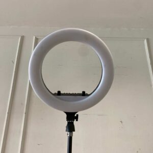 LED柔光环形灯，功率90-265瓦，黑色钢架
