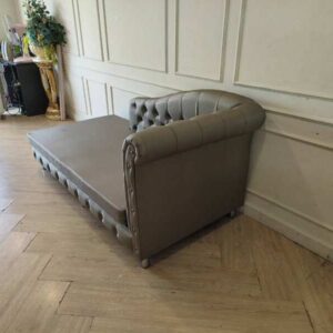 Chesterfield 贵妃沙发（灰棕色｜全新）