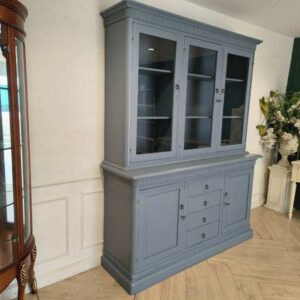 经典风格蓝灰色木质展示柜，配抽屉及储物柜门