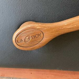 斜躺摇椅，灰色，La-Z-Boy 品牌，型号 10T-520 Norman。_6YXMFX8G56
